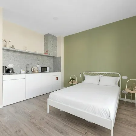 Magnolia & Πανσιόν